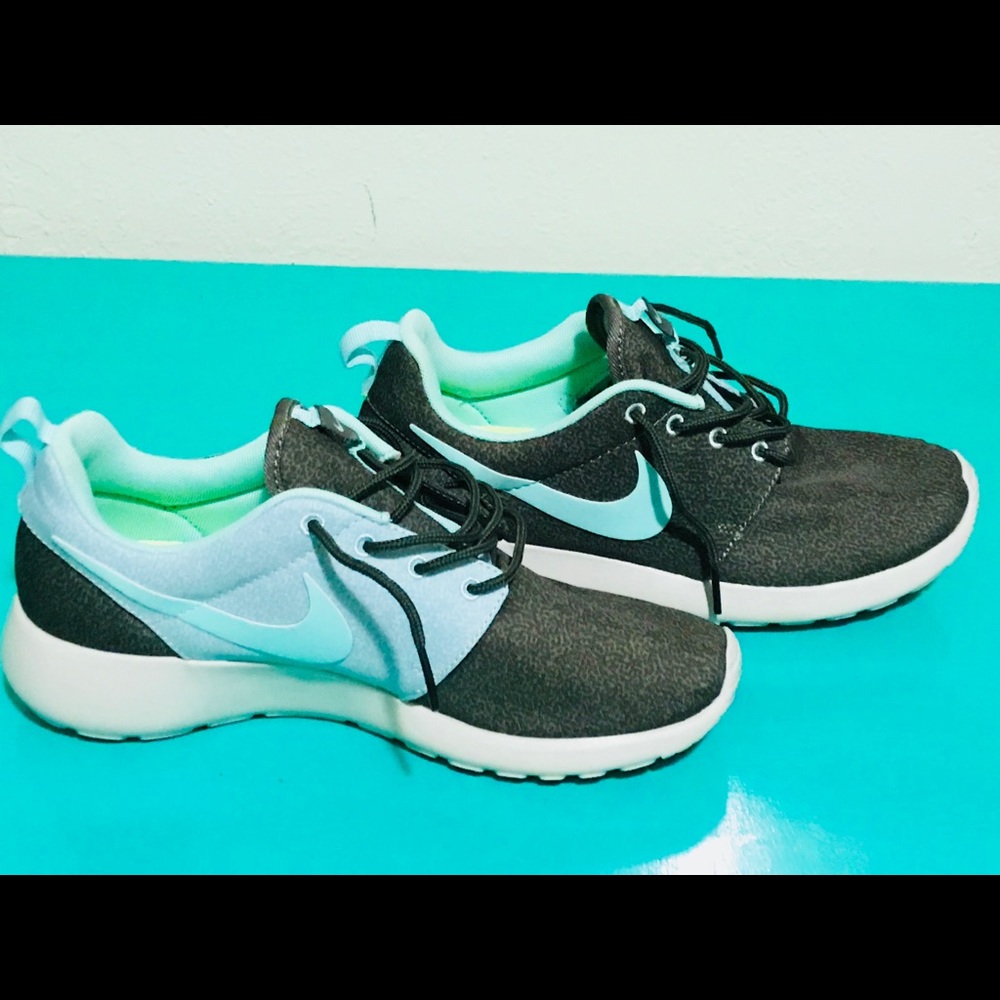 Gently Used Nike Foam Sneakers